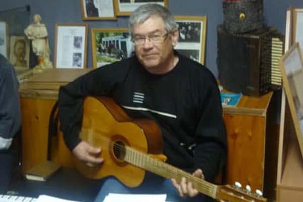 Булата Окуджаву помнят и любят: в музее истории состоялся вечер стихов и песен