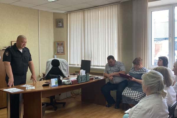 В Шале полицейские рассказали сотрудникам больницы о случаях мошенничества