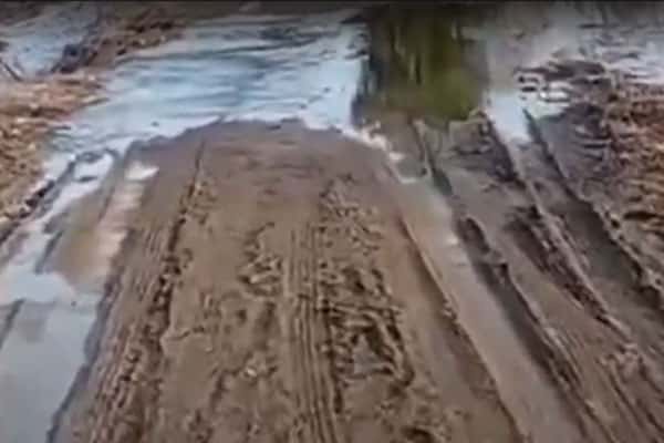 Жители Сарги добились восстановления дороги в поселке 