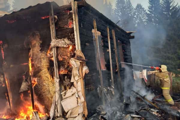 Накануне в поселке под Шалей сгорел частный жилой дом