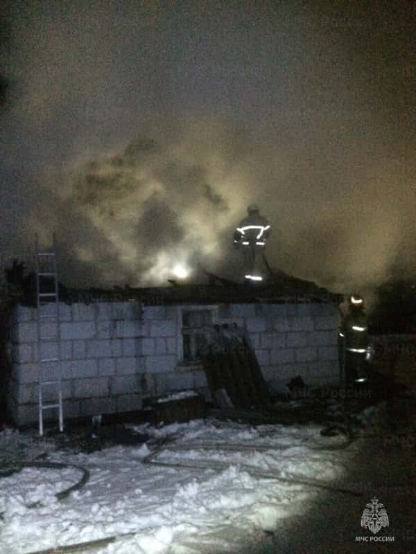 Накануне в поселке под Шалей сгорел нежилой дом