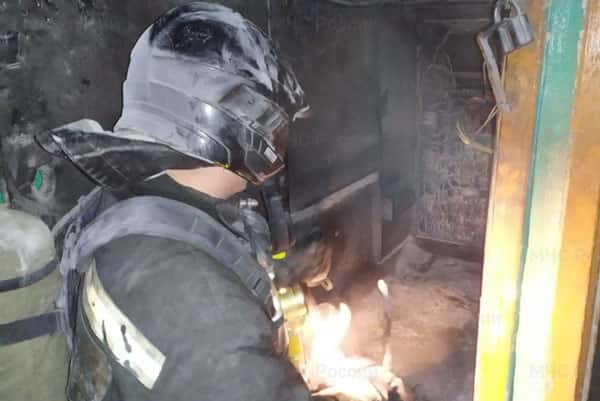 Накануне вечером в селе под Шалей в двухэтажке случился пожар