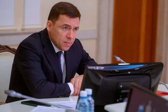 Евгений Куйвашев проверил работу по реконструкции социальных объектов