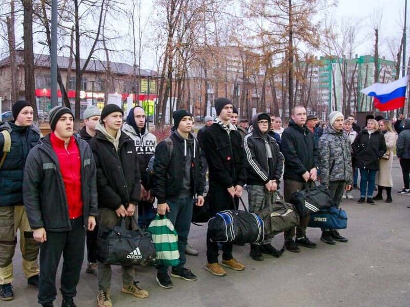 Осенний призыв: 13 парней из Первоуральска и Шалинского района отправились на срочную службу