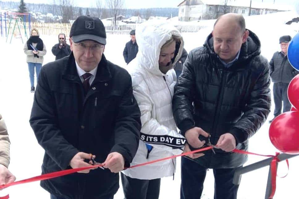 В Шале дети-сироты получили ключи от новых квартир