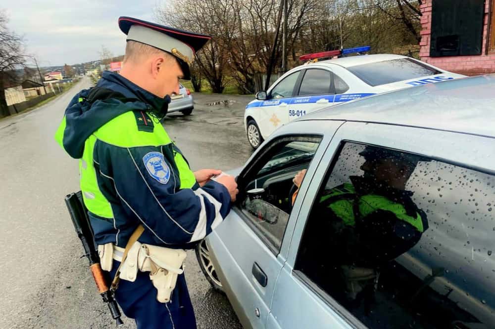 В Шале сотрудники ГИБДД во время рейда привлекли к ответственности 40 водителей
