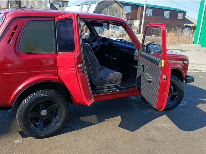 Бронированная "Нива" появилась в продаже в Свердловской области: фото