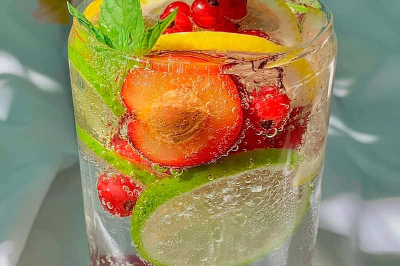 Почему нельзя пить холодное: чем вредны ледяные напитки для иммунитета по мнению фармаколога