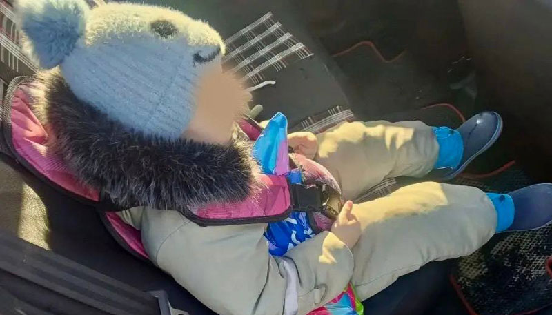 В Шале водителя оштрафовали за перевозку ребенка в опасном автокресле | В Шале наказали водителя за небезопасную перевозку ребенка