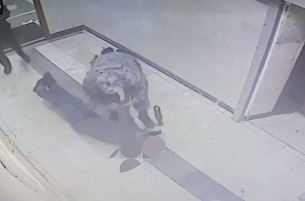 Судебные приставы Екатеринбурга спасли посетителя от тяжелого приступа прямо в зале суда | Приставы в екатеринбургском суде оказали первую помощь посетителю с приступом