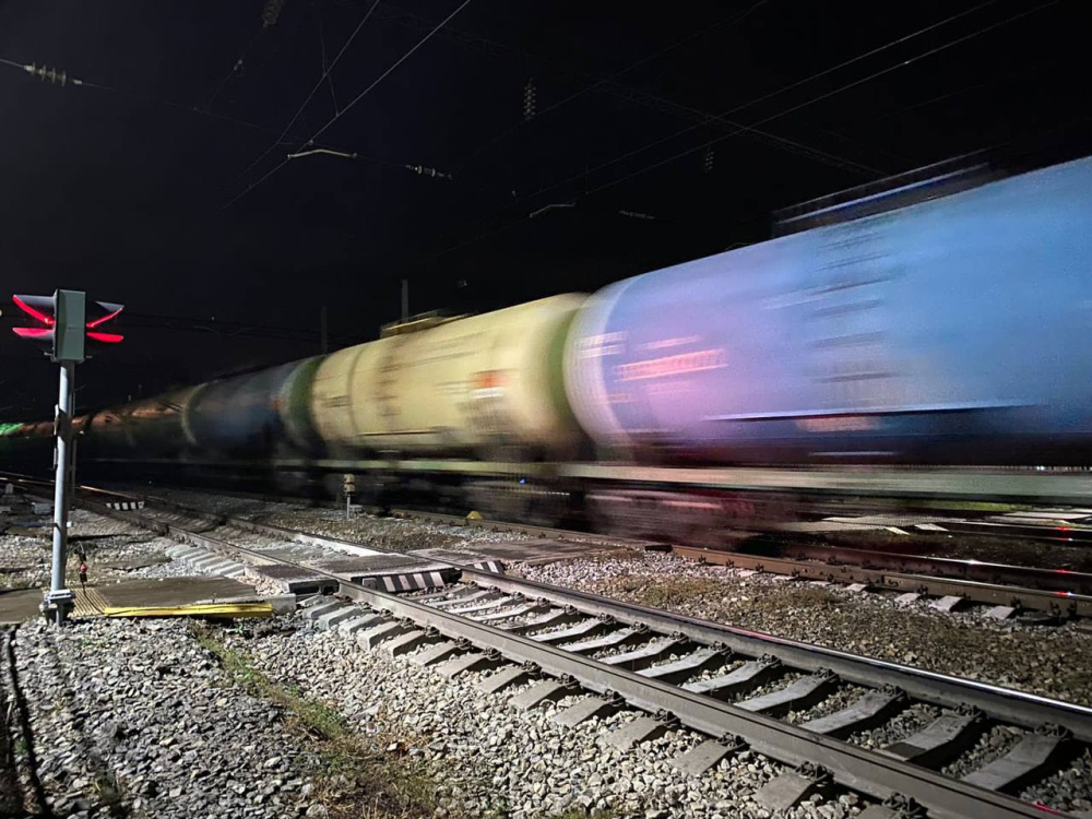 На Свердловской железной дороге ликвидировали пожар в цистернах с газовым конденсатом | Пожар на перегоне Шамары – Кордон потушен, продолжаются восстановительные работы